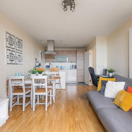 Stratford Skyview Apartment Londra Exterior foto