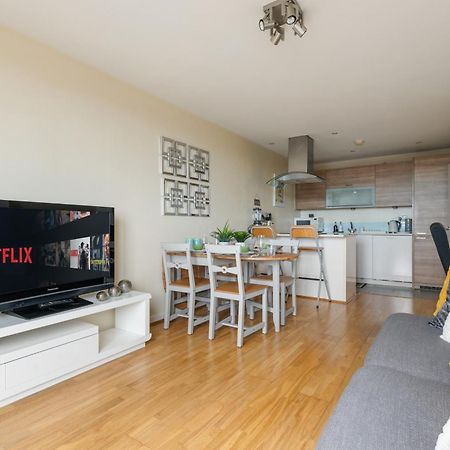 Stratford Skyview Apartment Londra Exterior foto