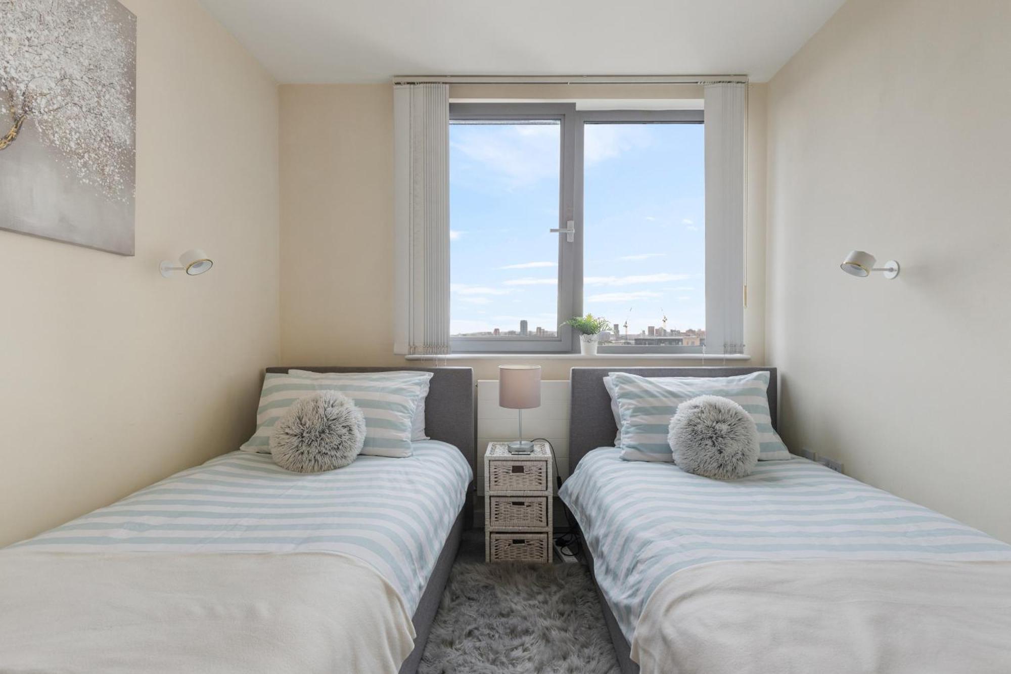 Stratford Skyview Apartment Londra Exterior foto