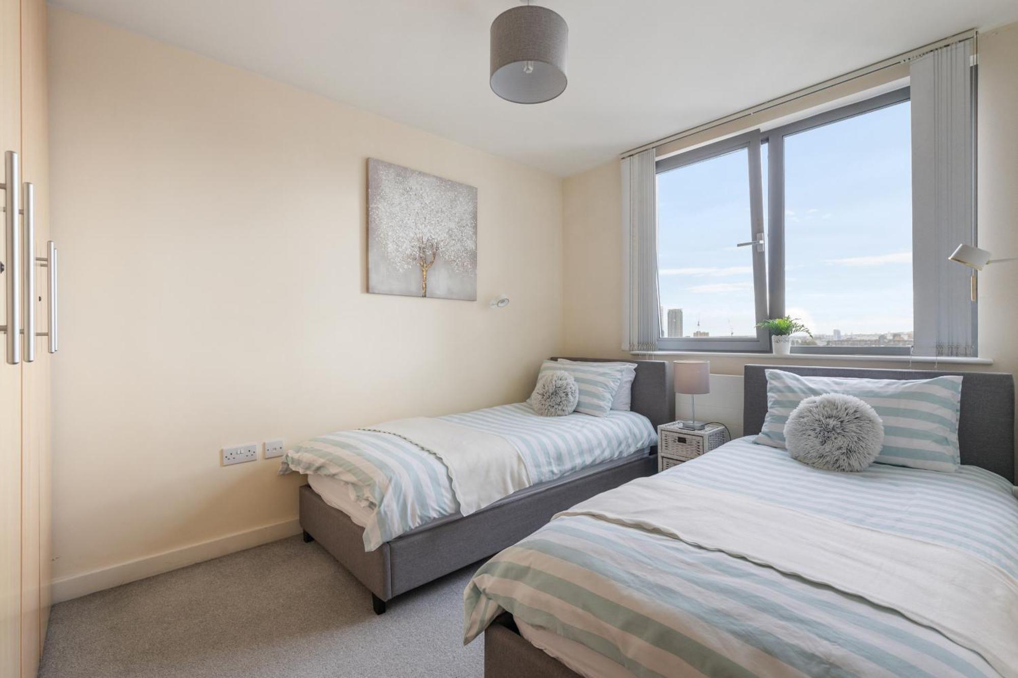 Stratford Skyview Apartment Londra Exterior foto