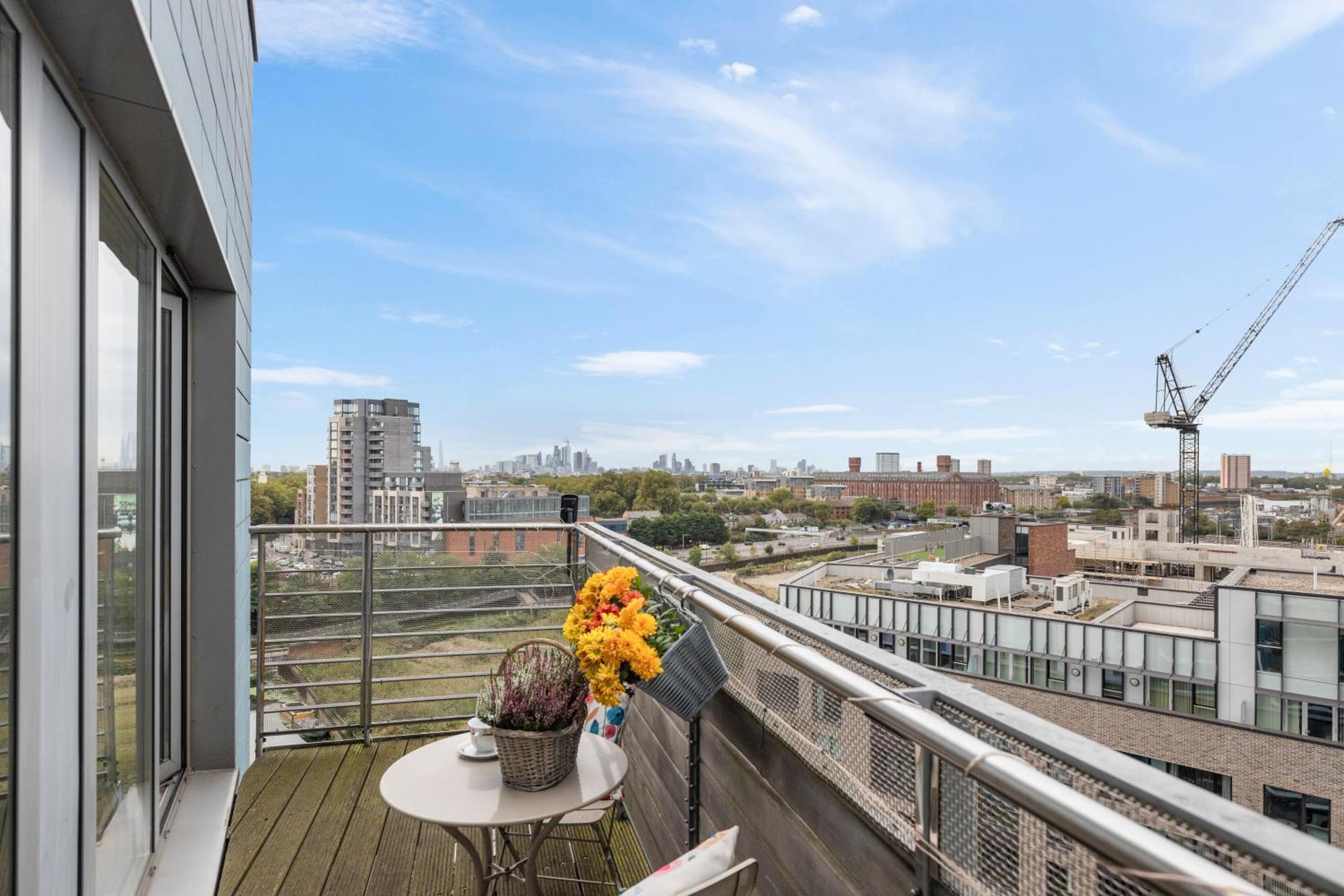 Stratford Skyview Apartment Londra Exterior foto