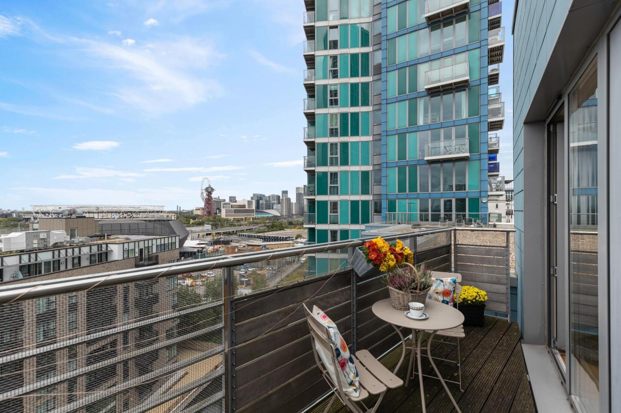Stratford Skyview Apartment Londra Exterior foto